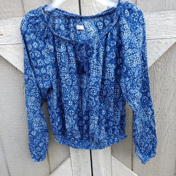 Hollister Tops - Hollister blue and white long sleeve top
